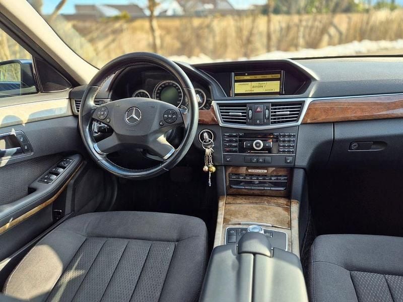 Gebraucht Mercedes E350 Elegance 231 PS (169 kW) 2010 Blau Limousine