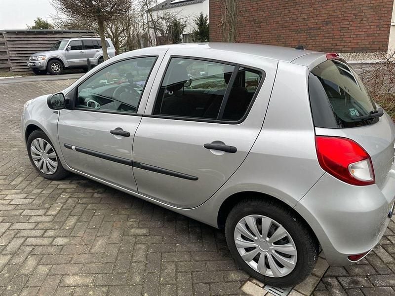 Gebraucht Renault Clio IV Expression 75 PS (55 kW) 2012 Grau Kleinwagen