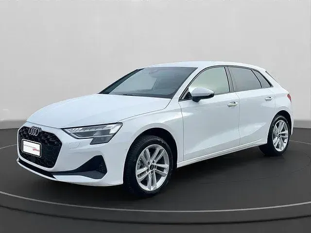 Gebraucht Audi A3 Sport 150 PS (110 kW) 2025 Arkonaweiß Limousine