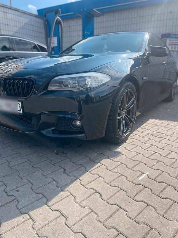 Schwarz Gebraucht 2012 BMW 530 Limousine | 16.799 € (Etwas zu teuer) - Bild 1/4