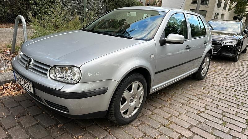 Silber Gebraucht 2001 VW Golf IV Edition Kleinwagen | 2.000 € (Fairer Preis) - Bild 1/4