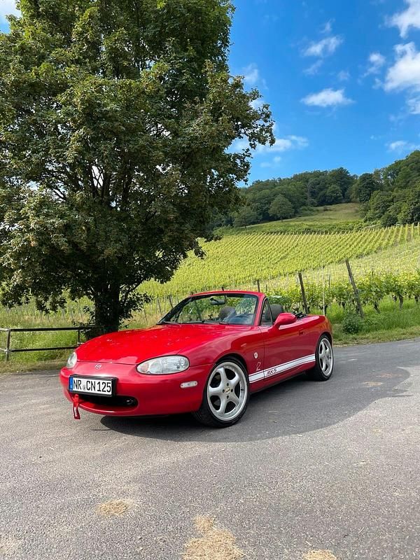 Rot Gebraucht 1999 Mazda MX5 Cabrio | 5.850 € (Teuer) - Bild 1/4