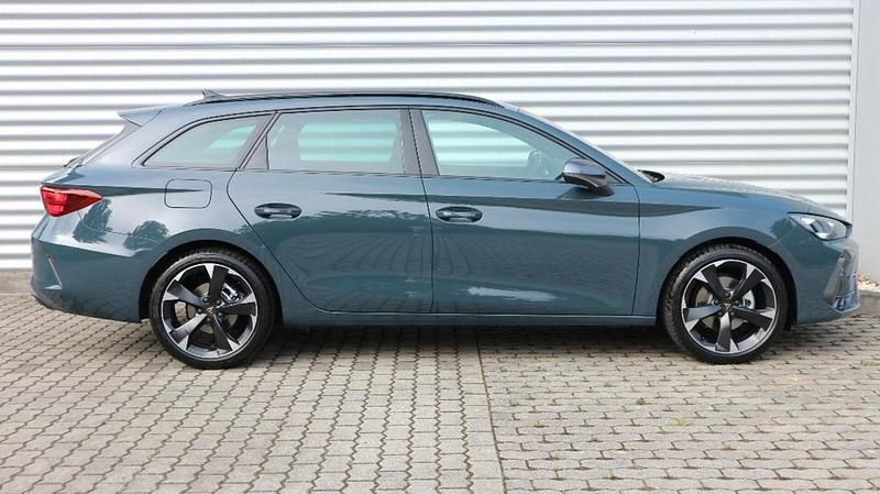 Neu Cupra Leon 150 PS (110 kW) 2025 Blau Kombi