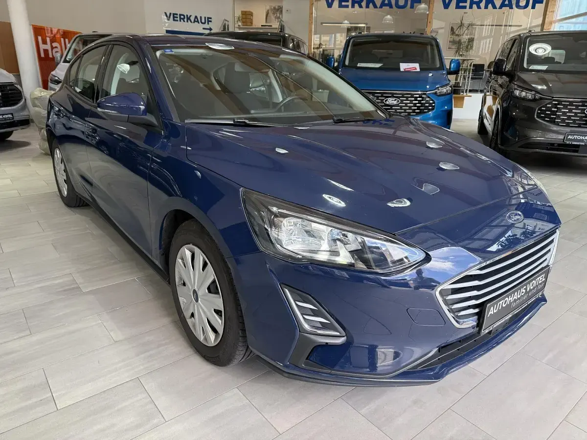 Gebraucht Ford Focus Trend 101 PS (74 kW) 2020 Blau Limousine