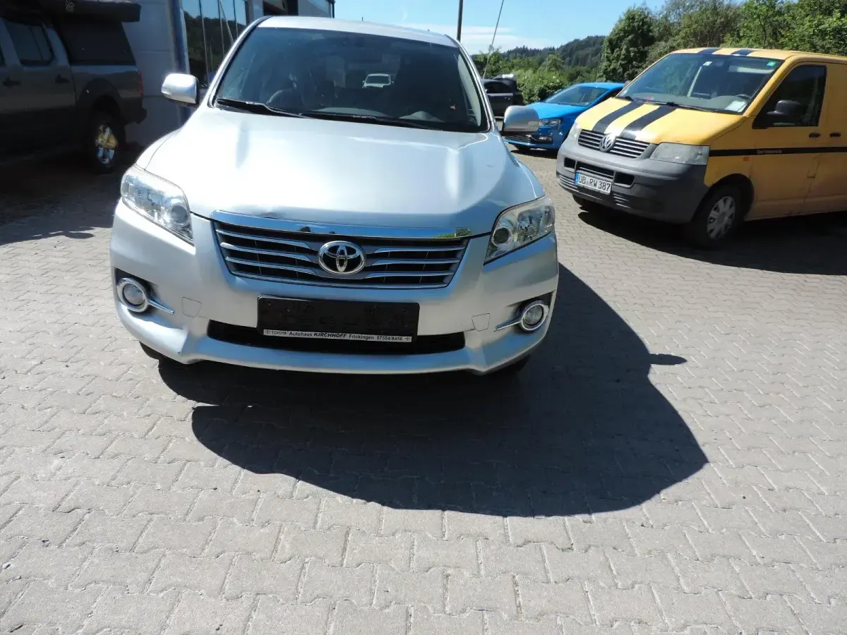 Gebraucht Toyota RAV4 Life 150 PS (110 kW) 2011 Silver metallic SUV