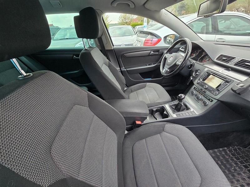 Gebraucht VW Passat 140 PS (102 kW) 2012 Grau Kombi