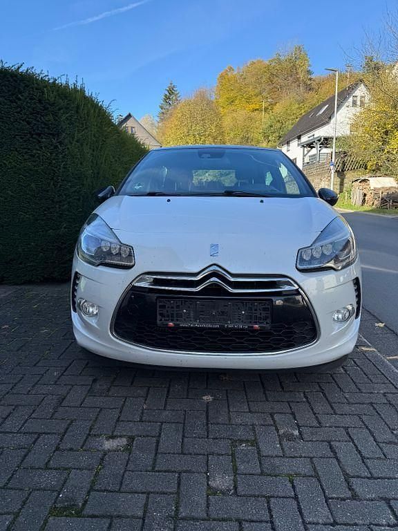 Gebraucht Citroën DS3 Sport Chic 120 PS (88 kW) 2015 Weiß Kleinwagen