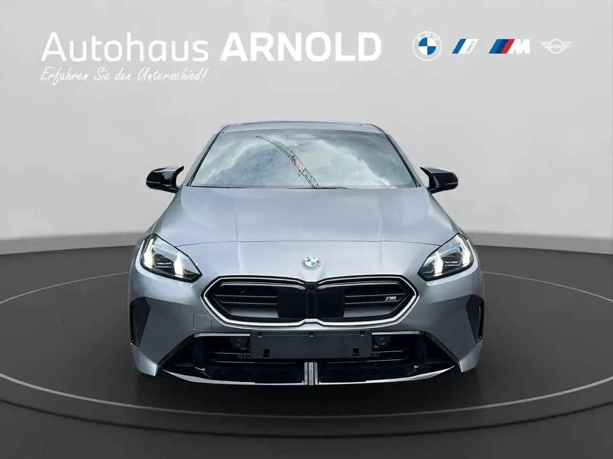 Neu BMW M135 Performance 300 PS (220 kW) 2026 Bmw individual frozen pure gre Kleinwagen