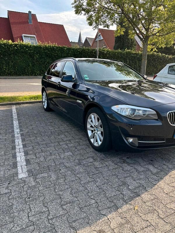 Andere farben Gebraucht 2012 BMW 520 Kombi | 9.800 € (Guter Preis) - Bild 1/4