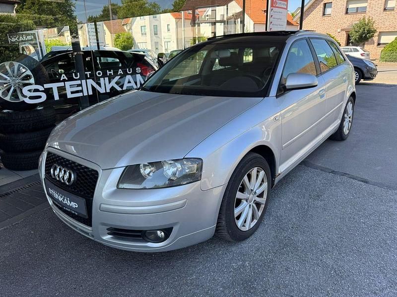 Silber Gebraucht 2005 Audi A3 Sportback Ambition Kleinwagen | 1.690 € - Bild 1/4