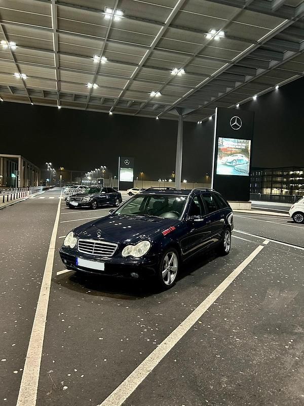 Blau Gebraucht 2003 Mercedes C200 Kombi | 2.700 € (Teuer) - Bild 1/2