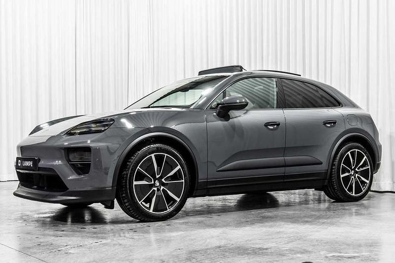 Gebraucht Porsche Macan 4 Electric Performance Package 300 kW (408 PS) 2025 Grau SUV