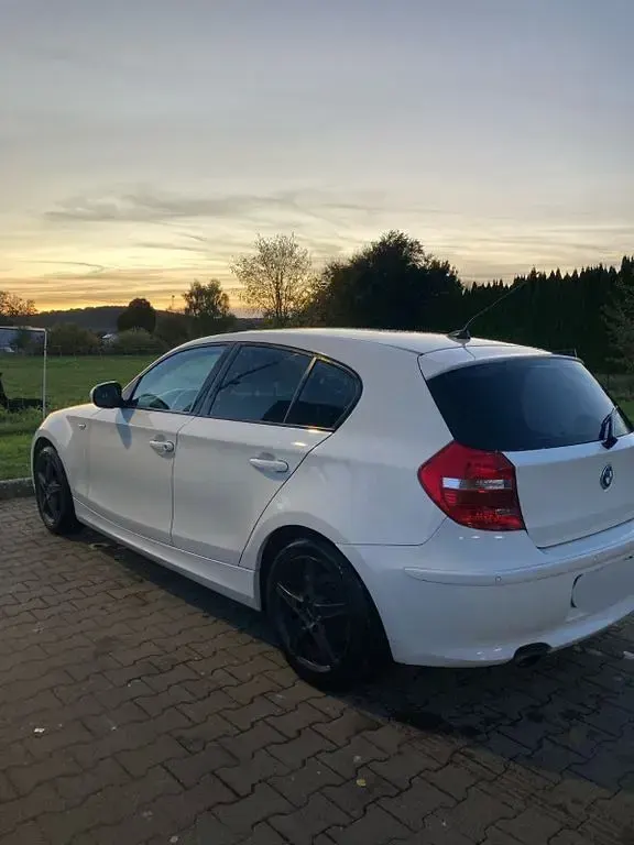 Gebraucht BMW 116 Sport Line 116 PS (85 kW) 2010 Weiß Kleinwagen