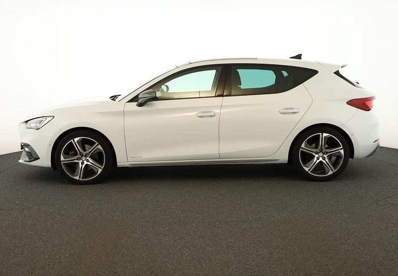 Używany Seat Leon Beats 190 KM (139 kW) 2023 Biały SUV