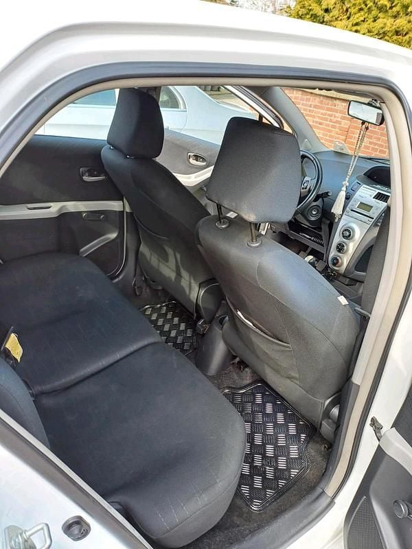 Gebraucht Toyota Yaris 82 PS (60 kW) 2009 Weiß Kleinwagen