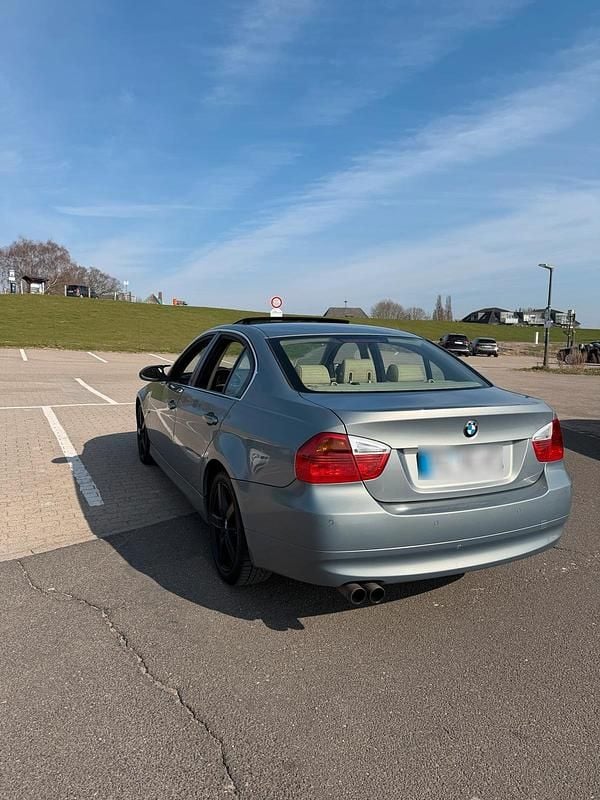 Gebraucht BMW 325 218 PS (160 kW) 2008 Grau Limousine