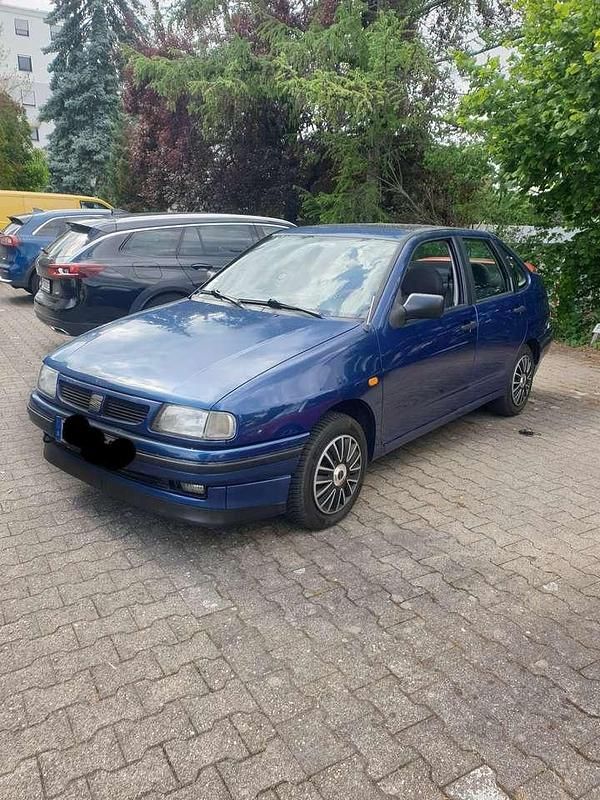 Gebraucht 1996 Seat Cordoba Limousine | 990 € - Bild 1/4