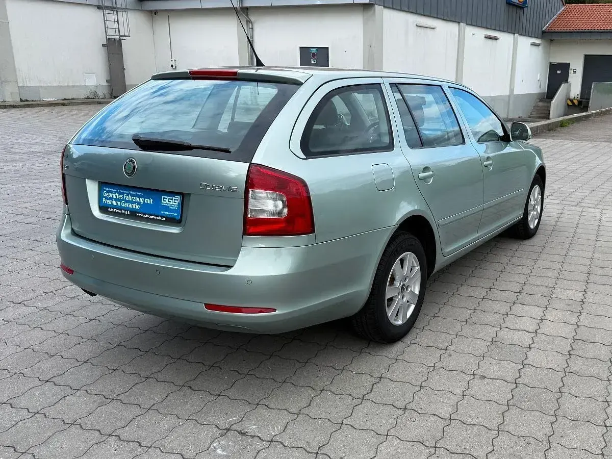 Gebraucht Skoda Octavia Ambiente 160 PS (117 kW) 2010 Grün Kombi