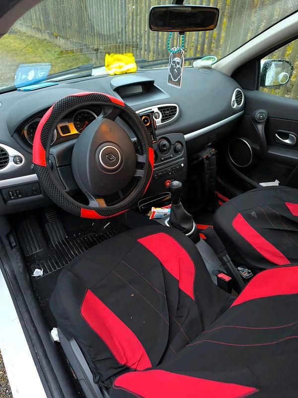 Gebraucht Renault Clio II 75 PS (55 kW) 2009 Weiß Kleinwagen