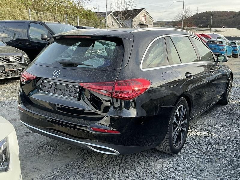 Gebraucht Mercedes C220 Avantgarde 200 PS (147 kW) 2022 Schwarz Kombi