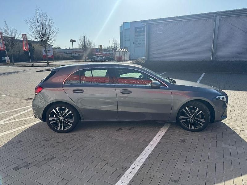 Gebraucht Mercedes A180 136 PS (100 kW) 2019 Grau Kombi