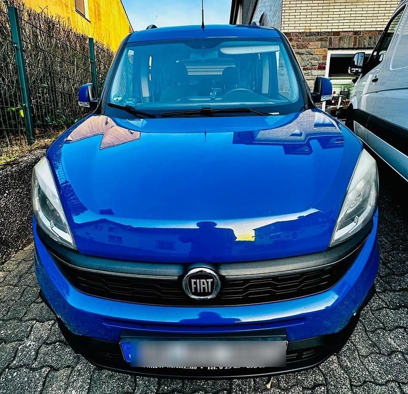 Gebraucht Fiat Doblò 95 PS (69 kW) 2016 Blau Van / Kleinbus
