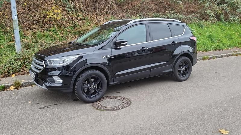 Schwarz Gebraucht 2019 Ford Kuga Titanium SUV | 14.800 € (Fairer Preis) - Bild 1/1