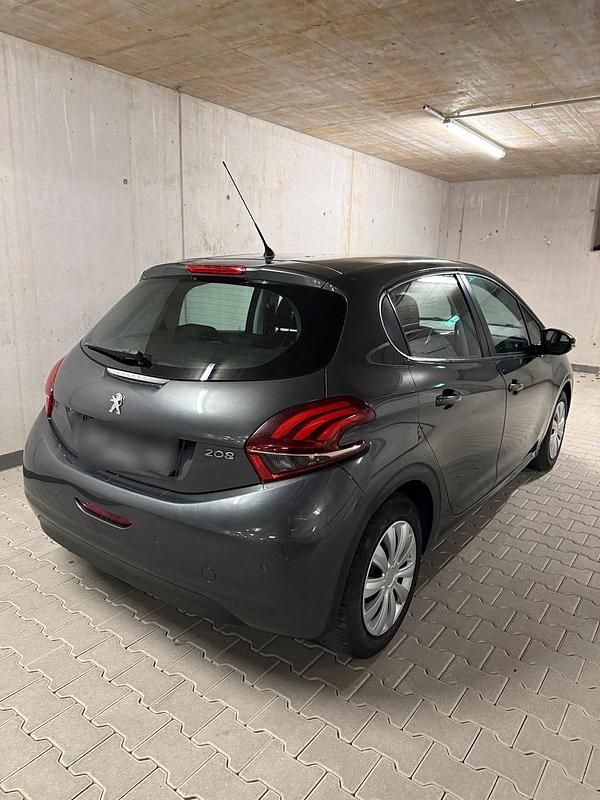Gebraucht Peugeot 208 Active 82 PS (60 kW) 2016 Grau Kleinwagen