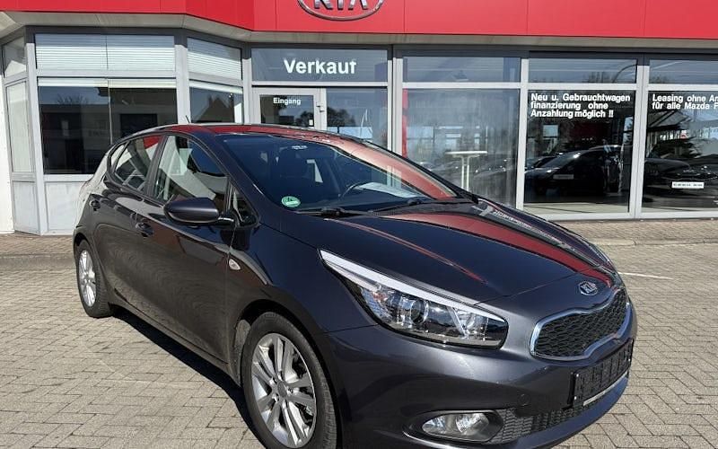 Gebraucht Kia Ceed Vision 100 PS (73 kW) 2015 Grau Kleinwagen