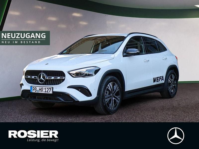 Weiss / polarweiß Gebraucht 2025 Mercedes GLA200 Night SUV | 43.400 € (Fairer Preis) - Bild 1/4