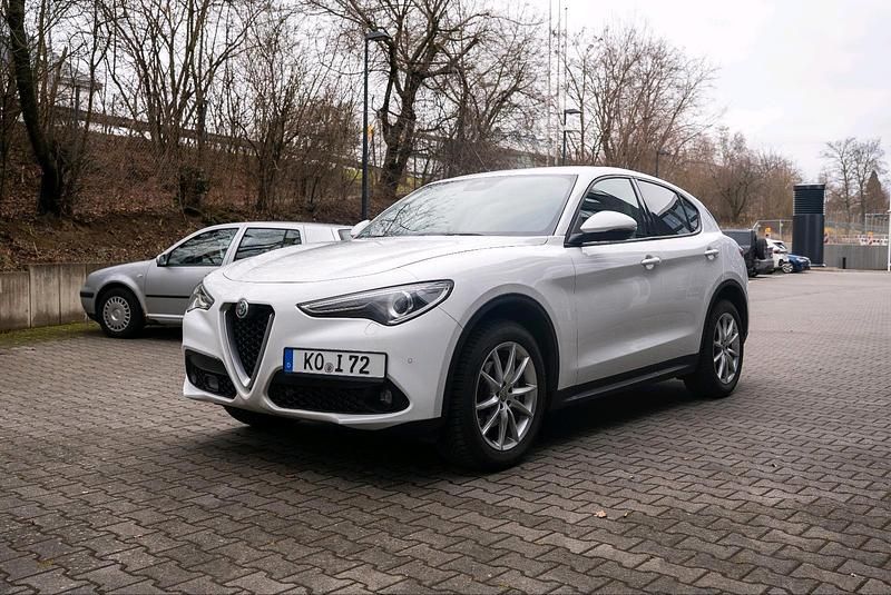 Gebraucht Alfa Romeo Stelvio 209 PS (153 kW) 2018 Weiß SUV