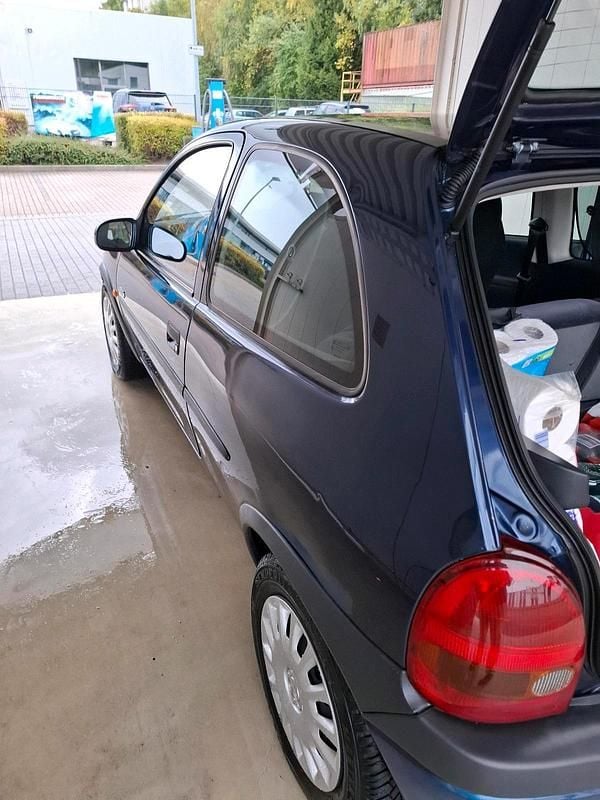 Blau Gebraucht 2000 Opel Corsa Edition Kleinwagen | 1.250 € (Guter Preis) - Bild 1/4