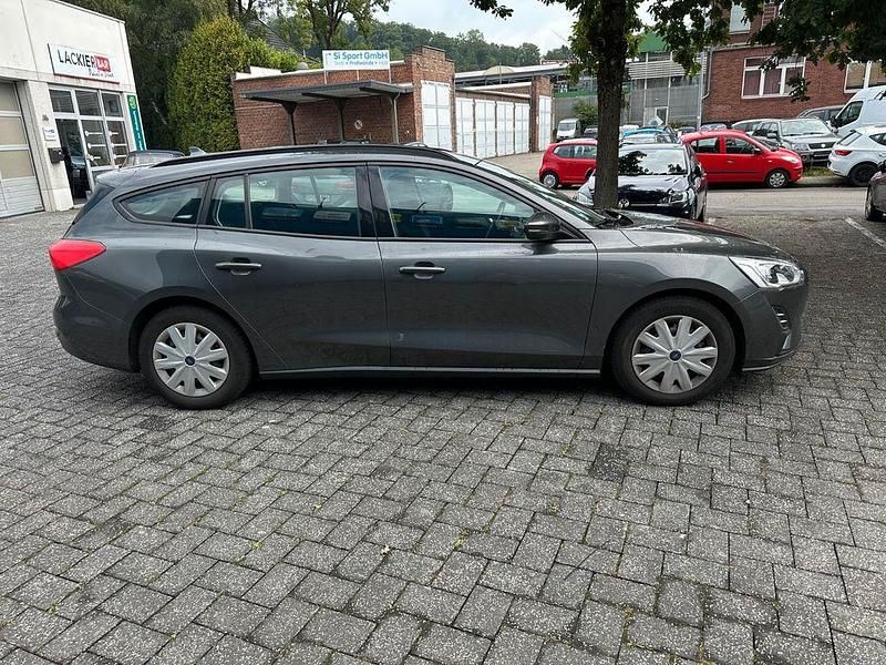 Gebraucht Ford Focus Trend 95 PS (69 kW) 2019 Grau Limousine