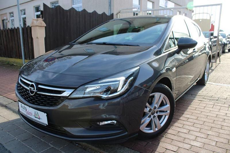 Gebraucht Opel Astra Dynamic 110 PS (80 kW) 2016 Grau Limousine
