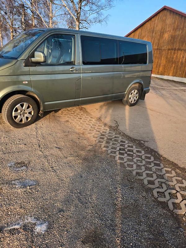 Używany VW Caravelle 174 KM (127 kW) 2009 Zielony Van