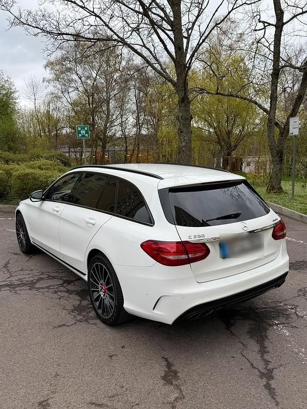 Gebraucht Mercedes C250 204 PS (150 kW) 2016 Weiß Kombi