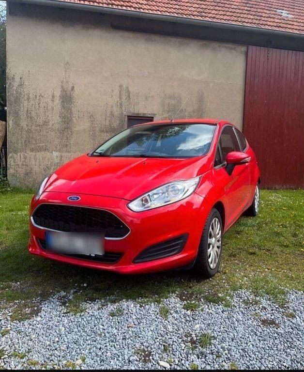 Rot Gebraucht 2017 Ford Fiesta Kleinwagen | 7.200 € (Guter Preis) - Bild 1/4