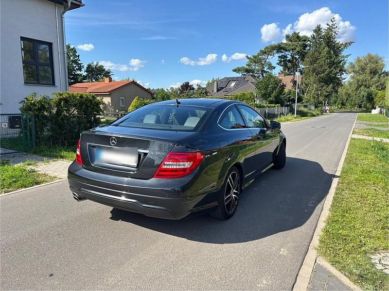 Schwarz Gebraucht 2014 Mercedes C180 Edition Coupé | 13.200 € (Superpreis) - Bild 1/4