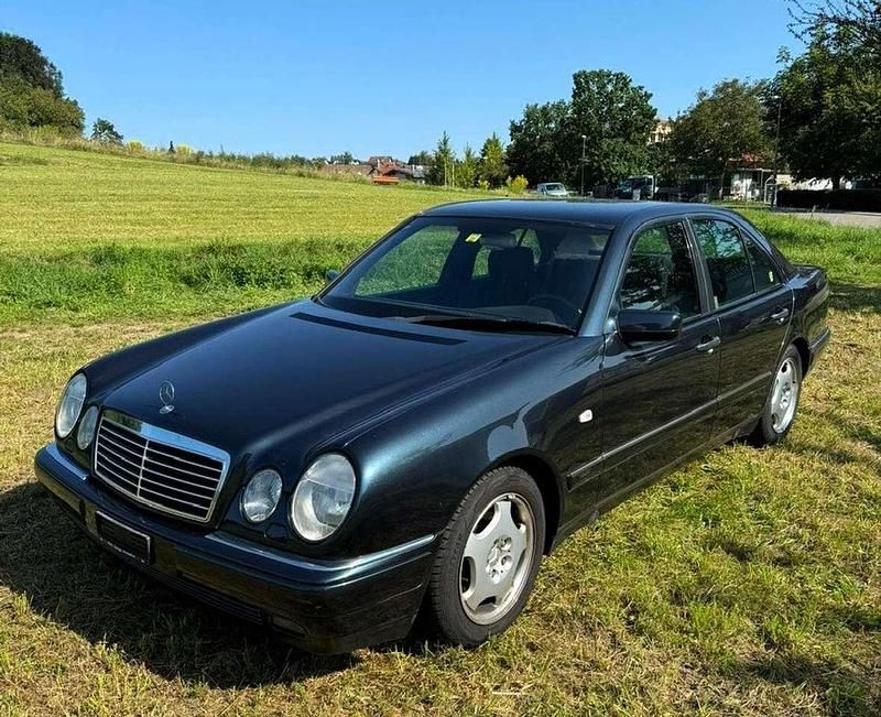 Gebraucht Mercedes E230 Avantgarde 150 PS (110 kW) 1997 Schwarz Limousine