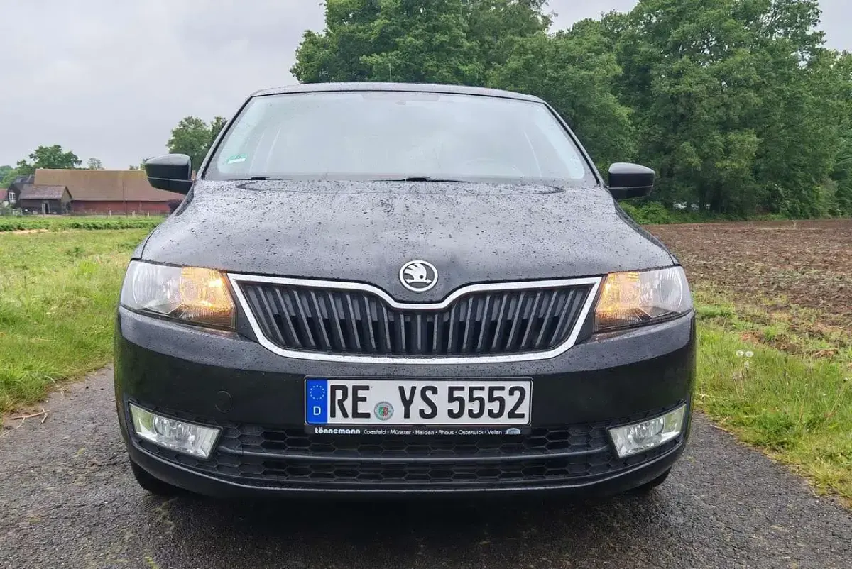 Gebraucht Skoda Rapid Ambition 90 PS (66 kW) 2015 Schwarz Kleinwagen