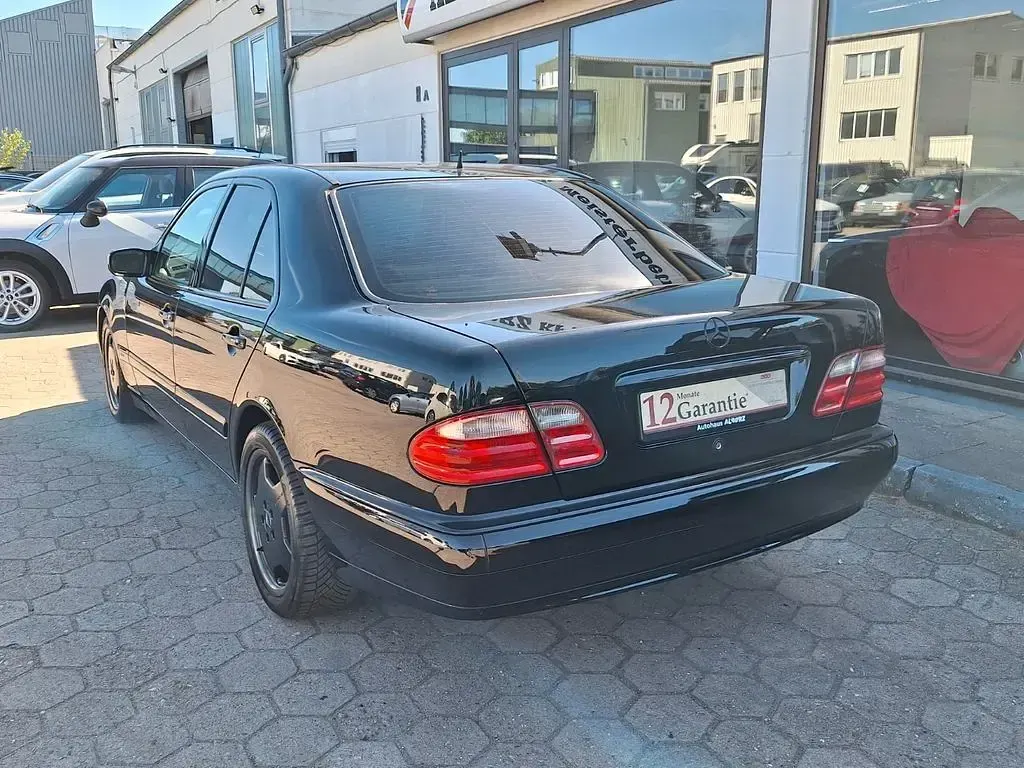 Gebraucht Mercedes E240 170 PS (125 kW) 2000 Schwarz Limousine
