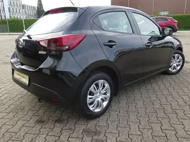 Gebraucht Mazda 2 75 PS (55 kW) 2016 Schwarz metallic Limousine