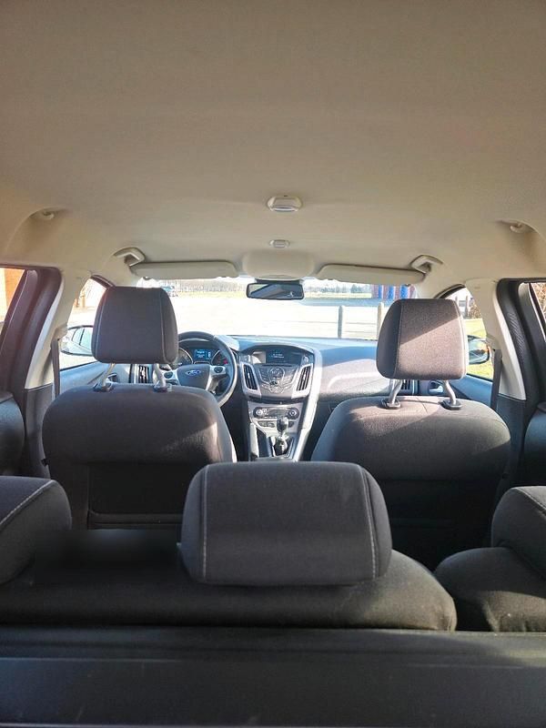 Gebraucht Ford Focus 125 PS (91 kW) 2013 Schwarz Kombi