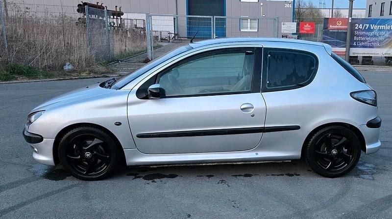 Gebraucht Peugeot 206 109 PS (80 kW) 2003 Silber Coupé