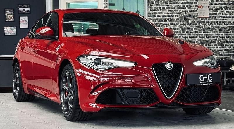 Rot Gebraucht 2018 Alfa Romeo Giulia Quadrifoglio Limousine | 49.990 € (Superpreis) - Bild 1/4