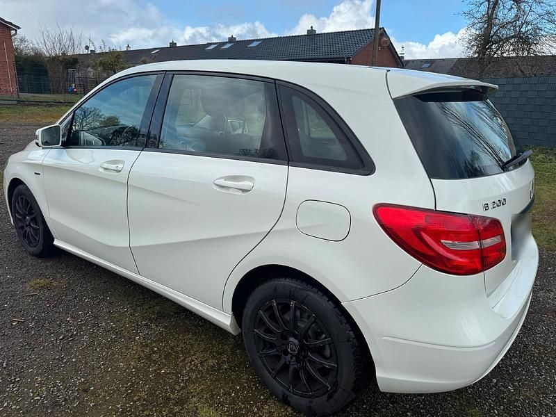 Gebraucht Mercedes B200 139 PS (102 kW) 2012 Weiß Van / Kleinbus