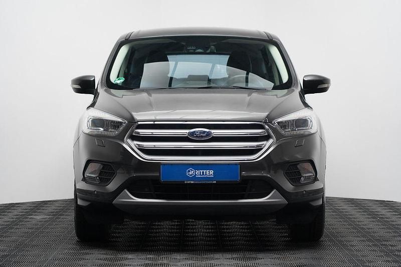 Gebraucht Ford Kuga Titanium 150 PS (110 kW) 2018 Grau SUV
