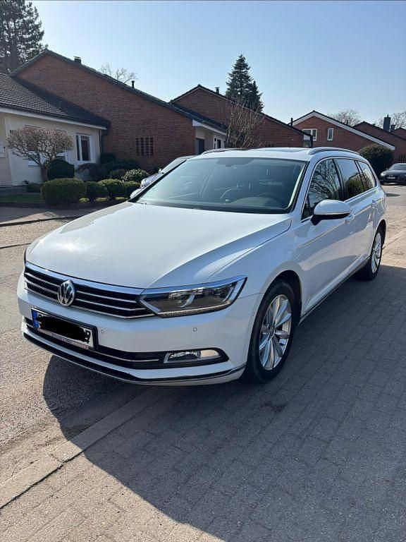 Gebraucht VW Passat Highline 180 PS (132 kW) 2018 Weiß Kombi