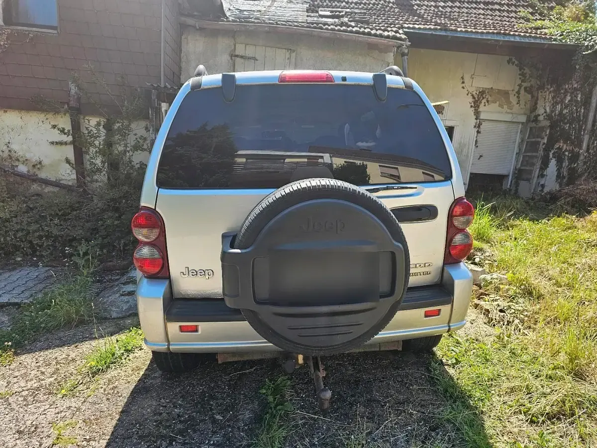 Brugt Jeep Cherokee 163 HK (119 kW) 2005 Grå SUV