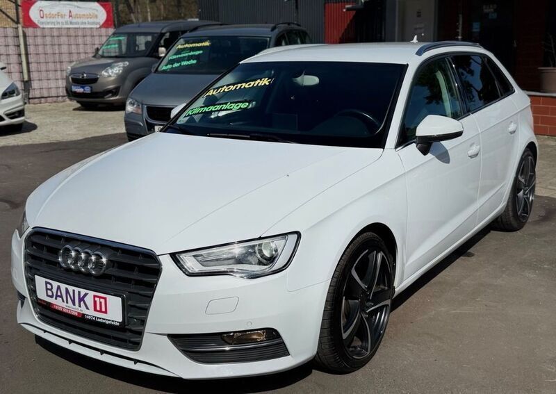 Gletscherweiss metallic Gebraucht 2014 Audi A3 Sportback Ambition Limousine | 14.399 € (Fairer Preis) - Bild 1/4